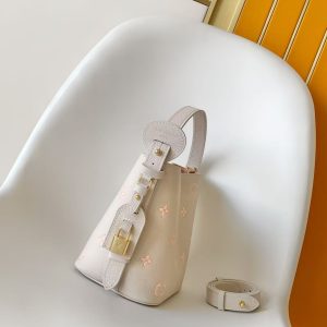 Alternative view of The p600 All In BB handbag brightens your look with its soft, elegant tones, infusing everyday outfits with fresh vitality.Crafted from Monogram Empreinte leather with gleaming metal hardware, it features a signature plaque and padlock detail paying homage to the brand's iconic luggage heritage. Multiple carrying options ensure your essentials travel in style. 18 x 12 x 16 cm (H x W x D) Q.900